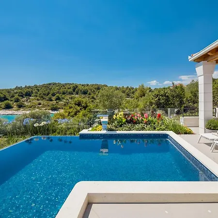 Argemonia Villa *