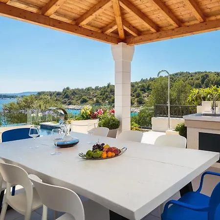 Argemonia فيلة *