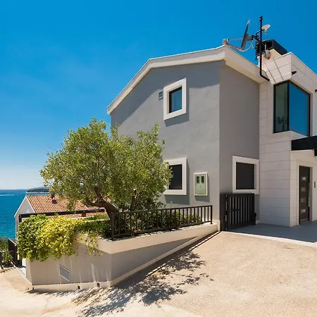 Argemonia Villa